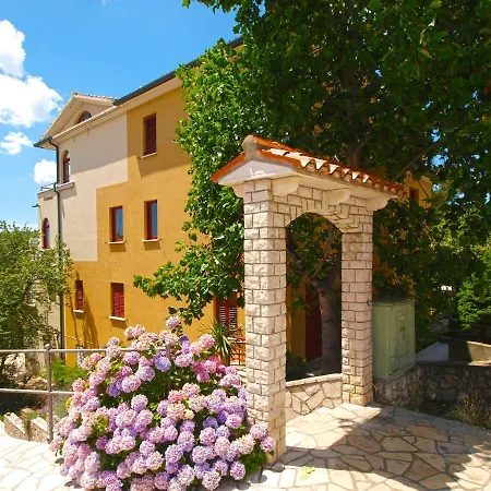 Apartment Milica 2027 *