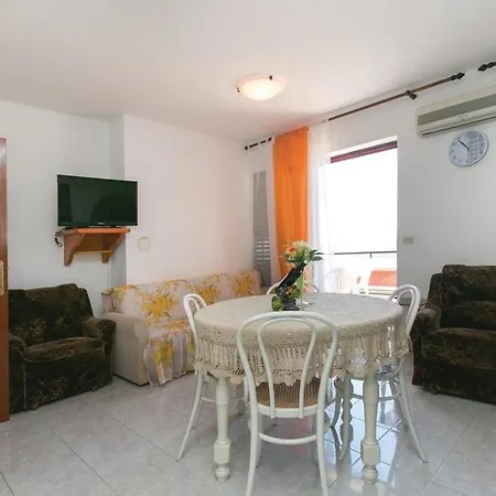 Apartment Milica 2027 *